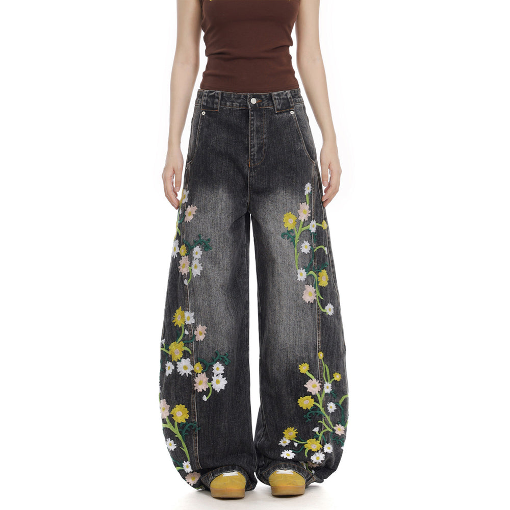 Plant And Floral Embroidered Curved Jeans